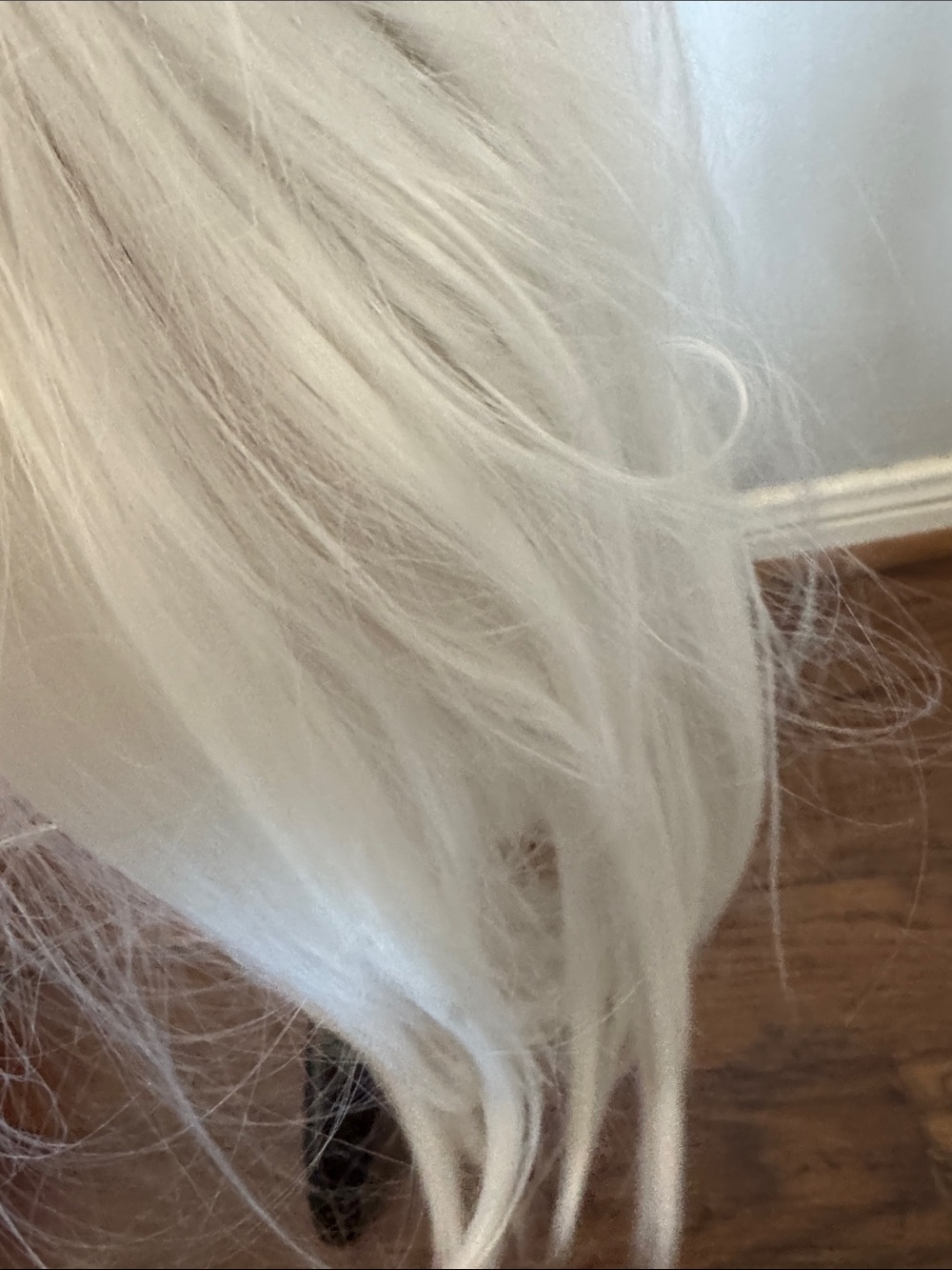 White Short Hair Wig - Women's Synthetic Hair 35.B - Picture 6 of 11